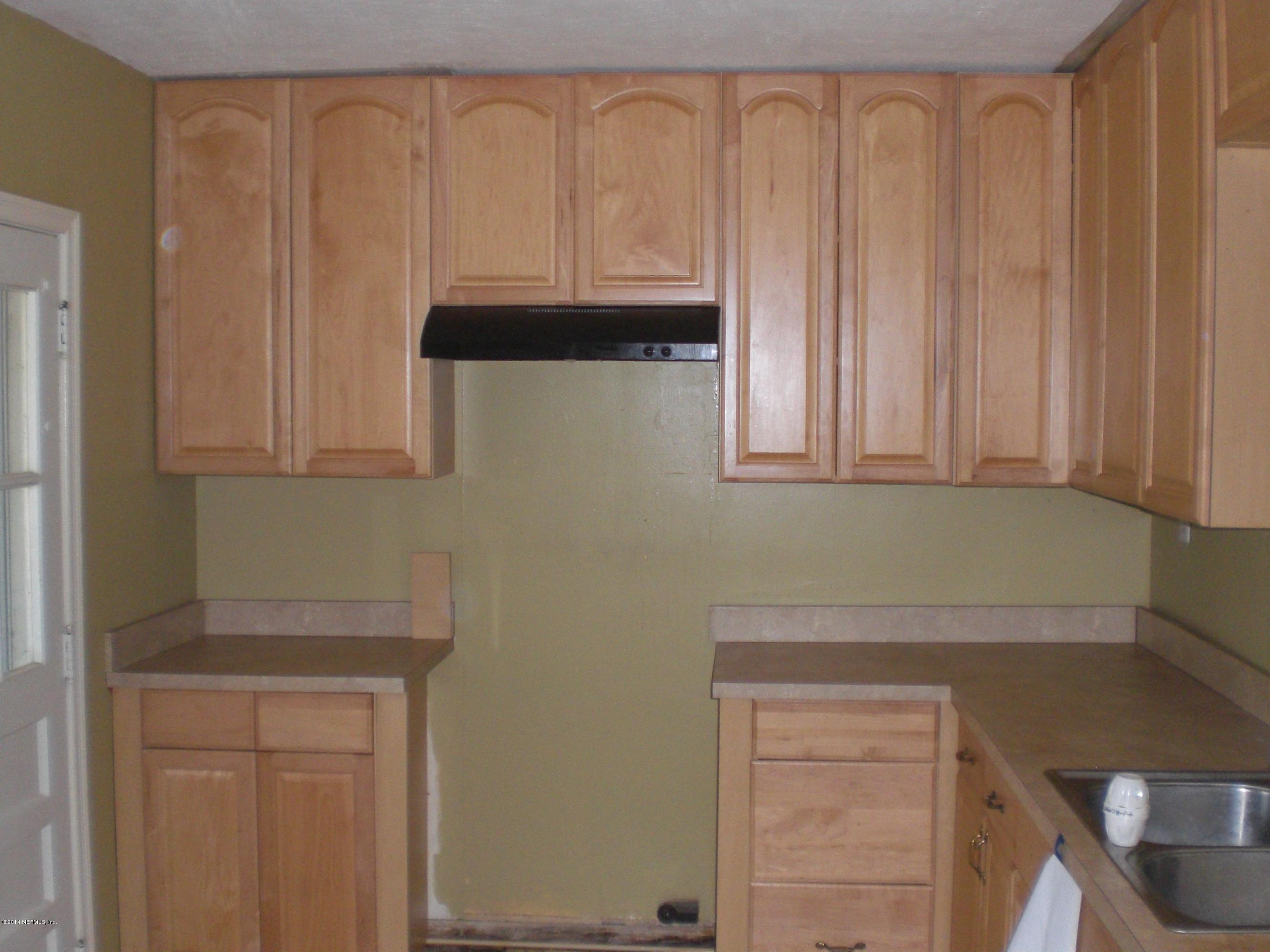 952 Wren Road Jacksonville, FL 32216 - Photo 6 of 11 Kitchen