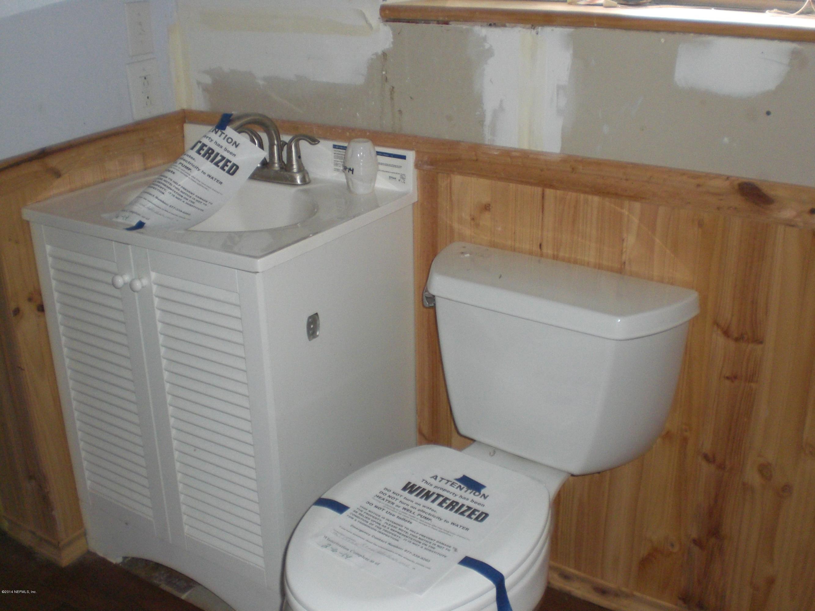 952 Wren Road Jacksonville, FL 32216 - Photo 10 of 11 Bathroom