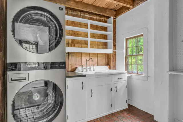 $619,000 | 60 Spruce Street, North Branford, CT 06472