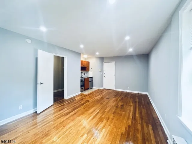 $1,749 | 320 Claremont Avenue, Unit 14, Montclair, NJ 07042