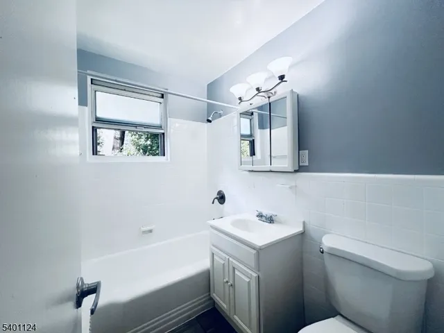 $1,749 | 320 Claremont Avenue, Unit 14, Montclair, NJ 07042