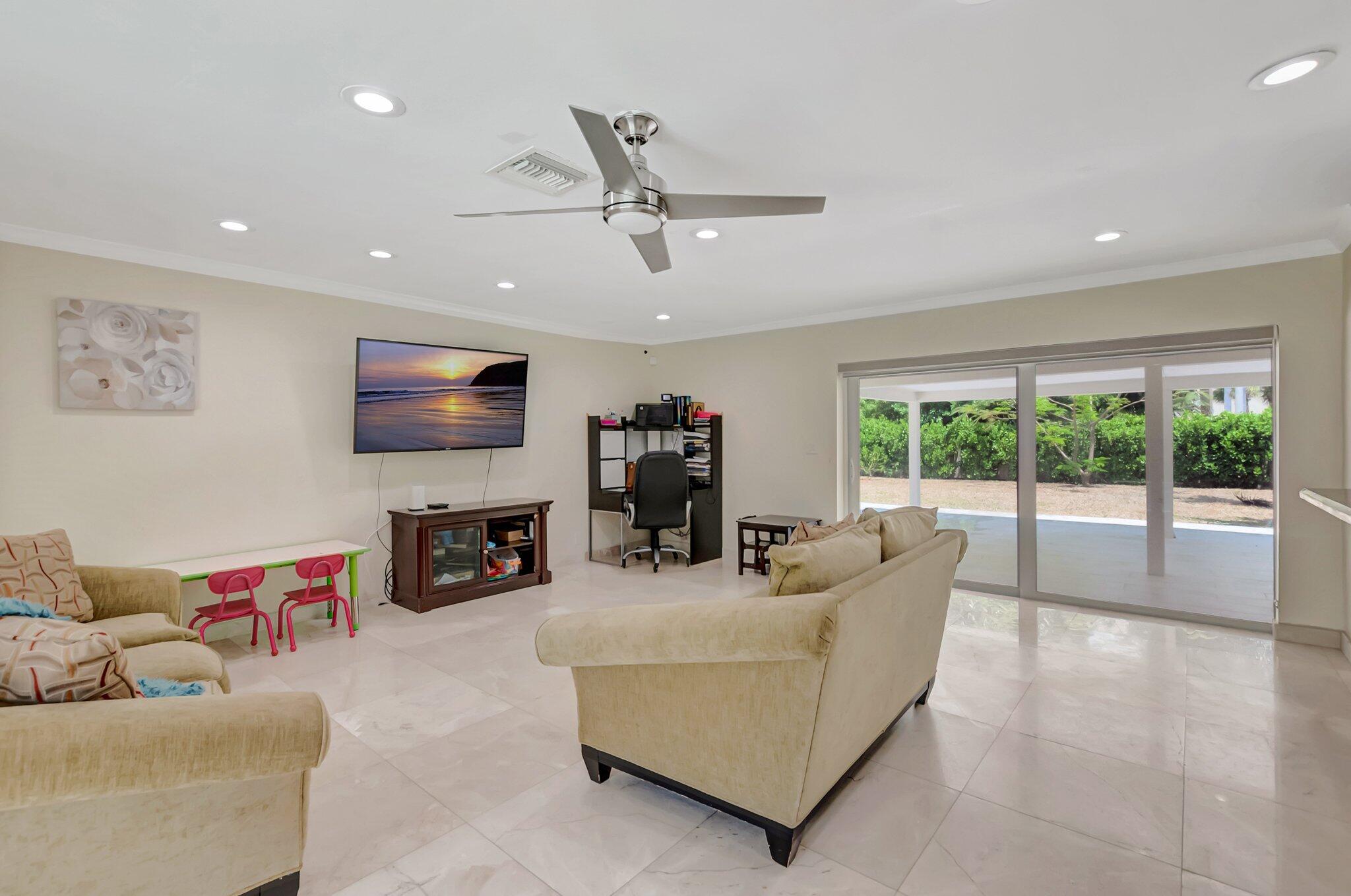 701 Northwest 8th Avenue Boca Raton, FL 33486 - Photo 13 of 40 Living Room