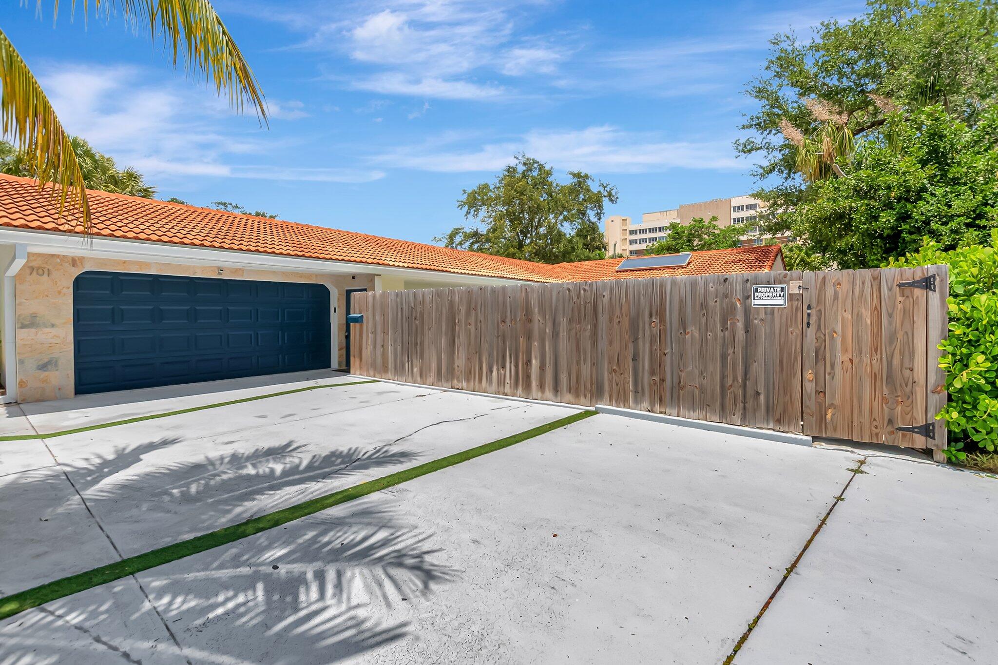 701 Northwest 8th Avenue Boca Raton, FL 33486 - Photo 5 of 40 Front View