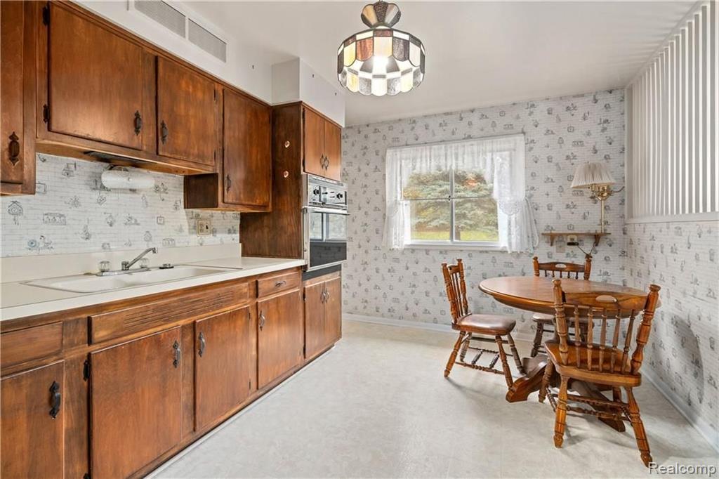 185 Wimpole Drive Rochester Hills, MI 48309 - Photo 10 of 24