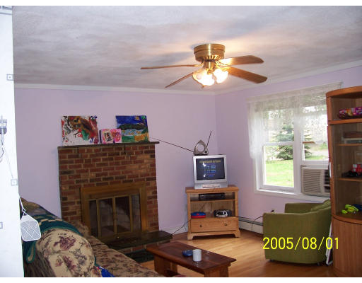 9 Spruce Road Lakeville, MA 02347 - Photo 3 of 7 Gallery Image 3
