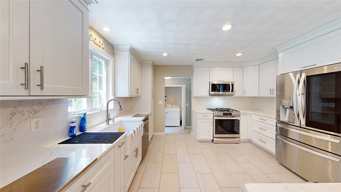 10 Kiley Way Coventry, RI 02816 - Photo 6 of 42