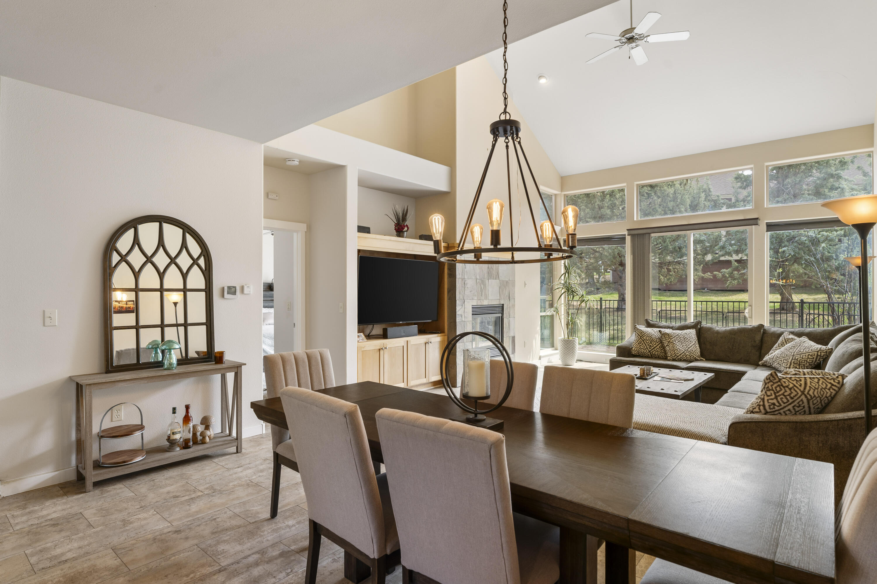 11170 Village Loop Redmond, OR 97756 - Photo 5 of 40 17-Dining Room