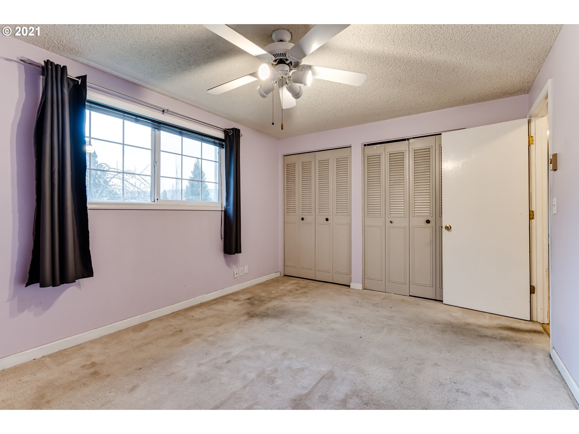 1292 Kenray Loop Springfield, OR 97477 - Photo 14 of 22 a view of an empty room with a window
