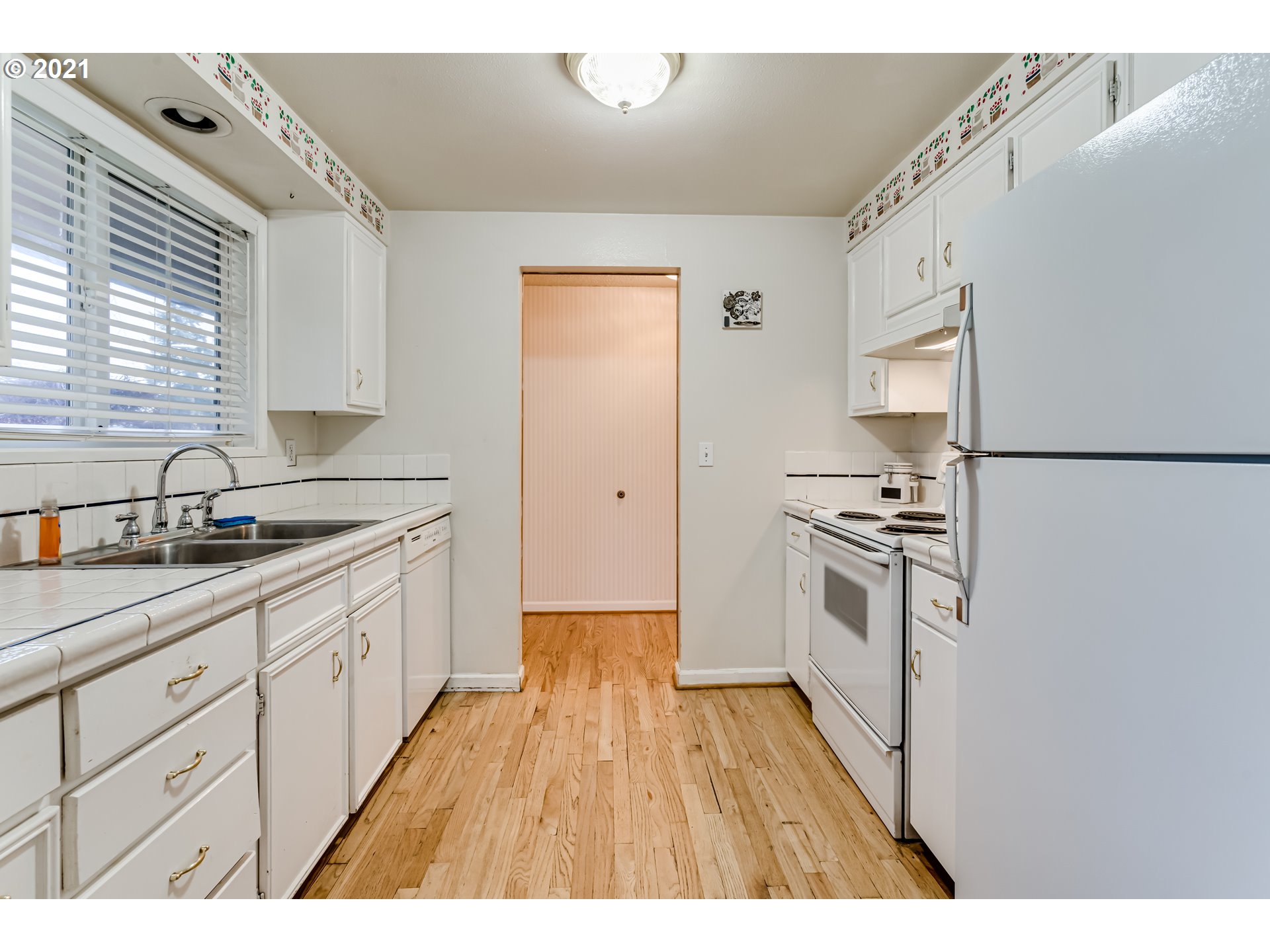 1292 Kenray Loop Springfield, OR 97477 - Photo 8 of 22 a kitchen with white cabinets and white appliances