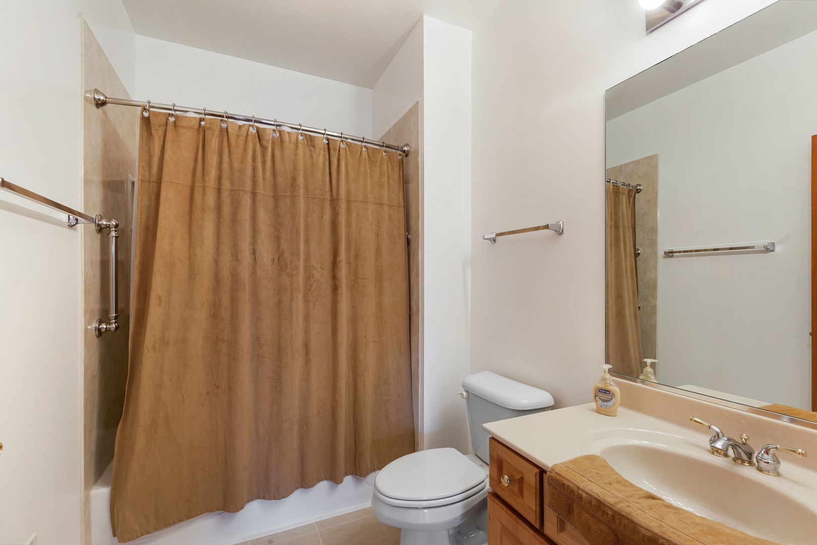 1259 West Lake Street, Unit 203 Addison, IL 60101 - Photo 12 of 17 a bathroom with a sink and a mirror