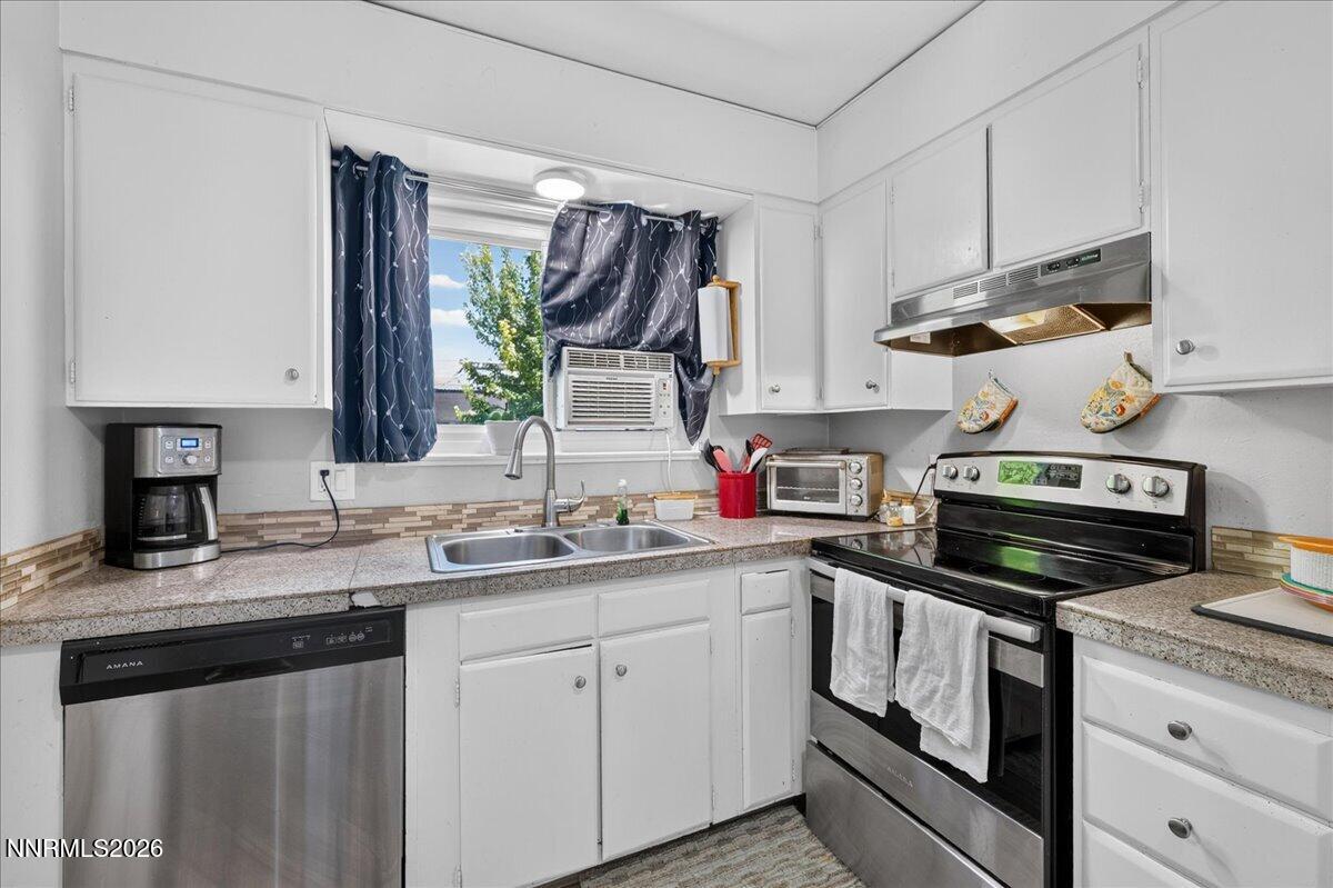 5 Smithridge Park Reno, NV 89502 - Photo 8 of 24 a kitchen with appliances cabinets and a sink