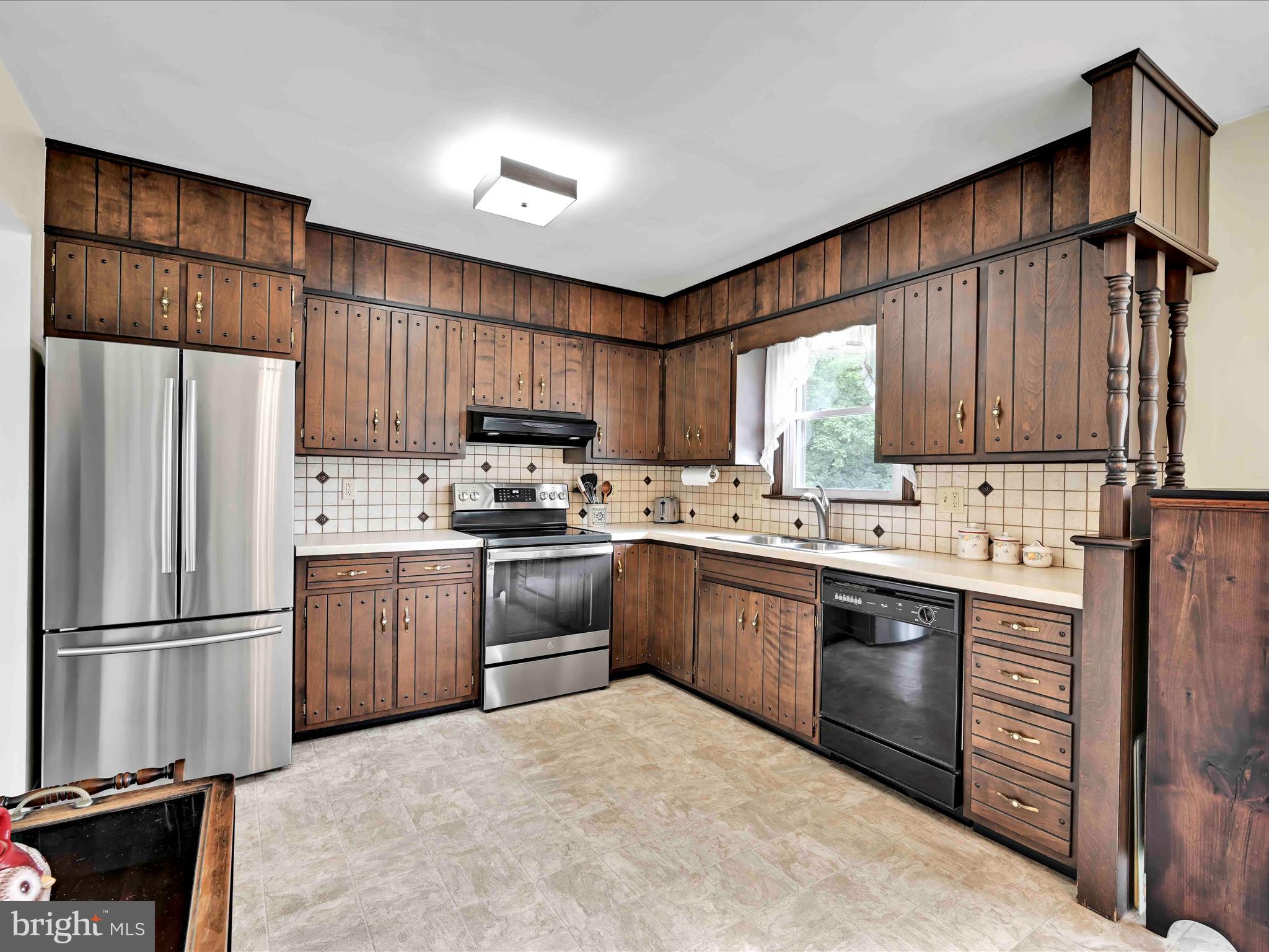 301 Owl Hill Road Lititz, PA 17543 - Photo 8 of 35 a kitchen with granite countertop a refrigerator stove top oven and sink