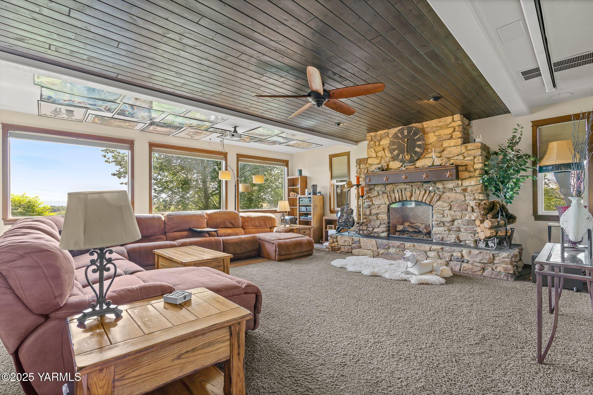 12900 Douglas Road Yakima, WA 98908 - Photo 12 of 62 a living room with furniture and a large window