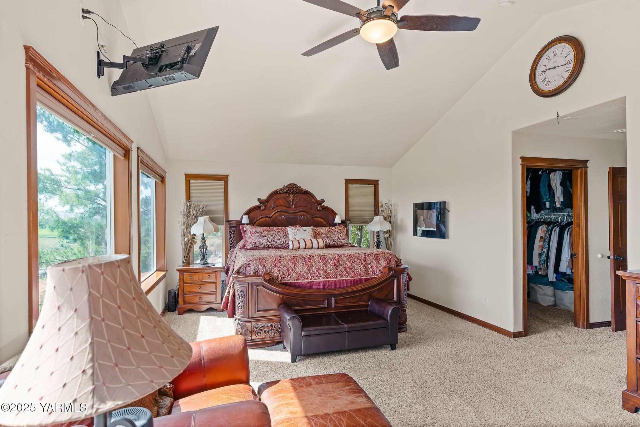 12900 Douglas Road Yakima, WA 98908 - Photo 20 of 62 Large primary bedroom