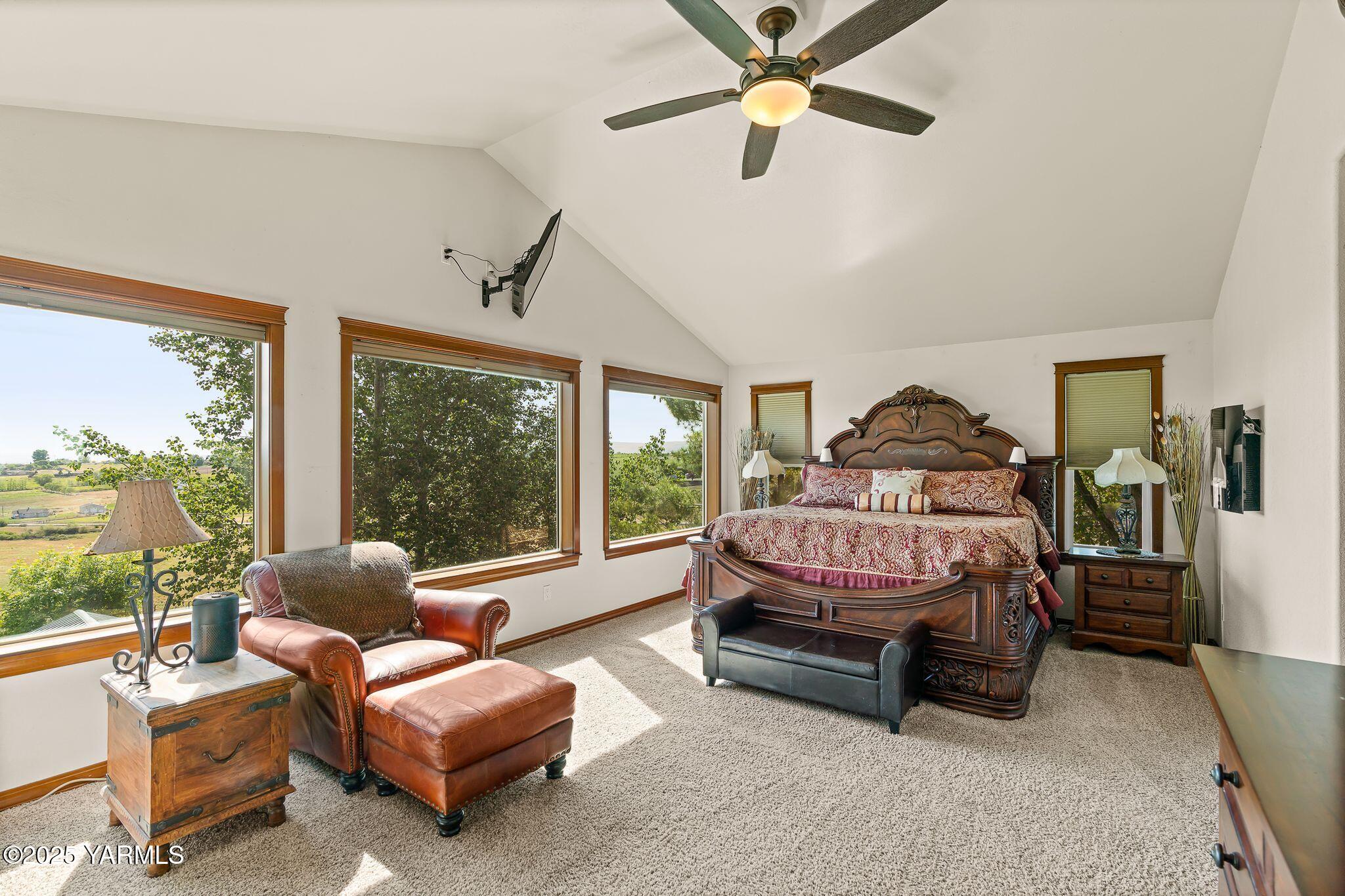 12900 Douglas Road Yakima, WA 98908 - Photo 22 of 62 a living room with furniture and a large window