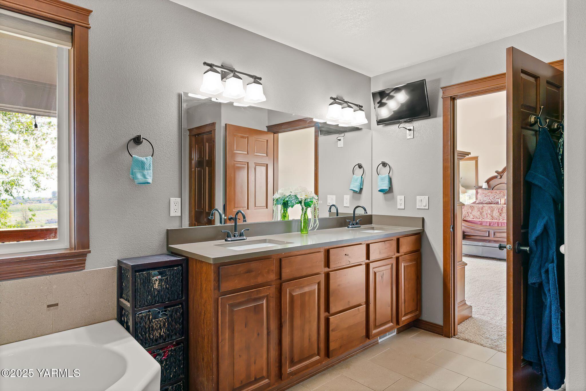 12900 Douglas Road Yakima, WA 98908 - Photo 25 of 62 Dual sink vanity in Primary bathroom