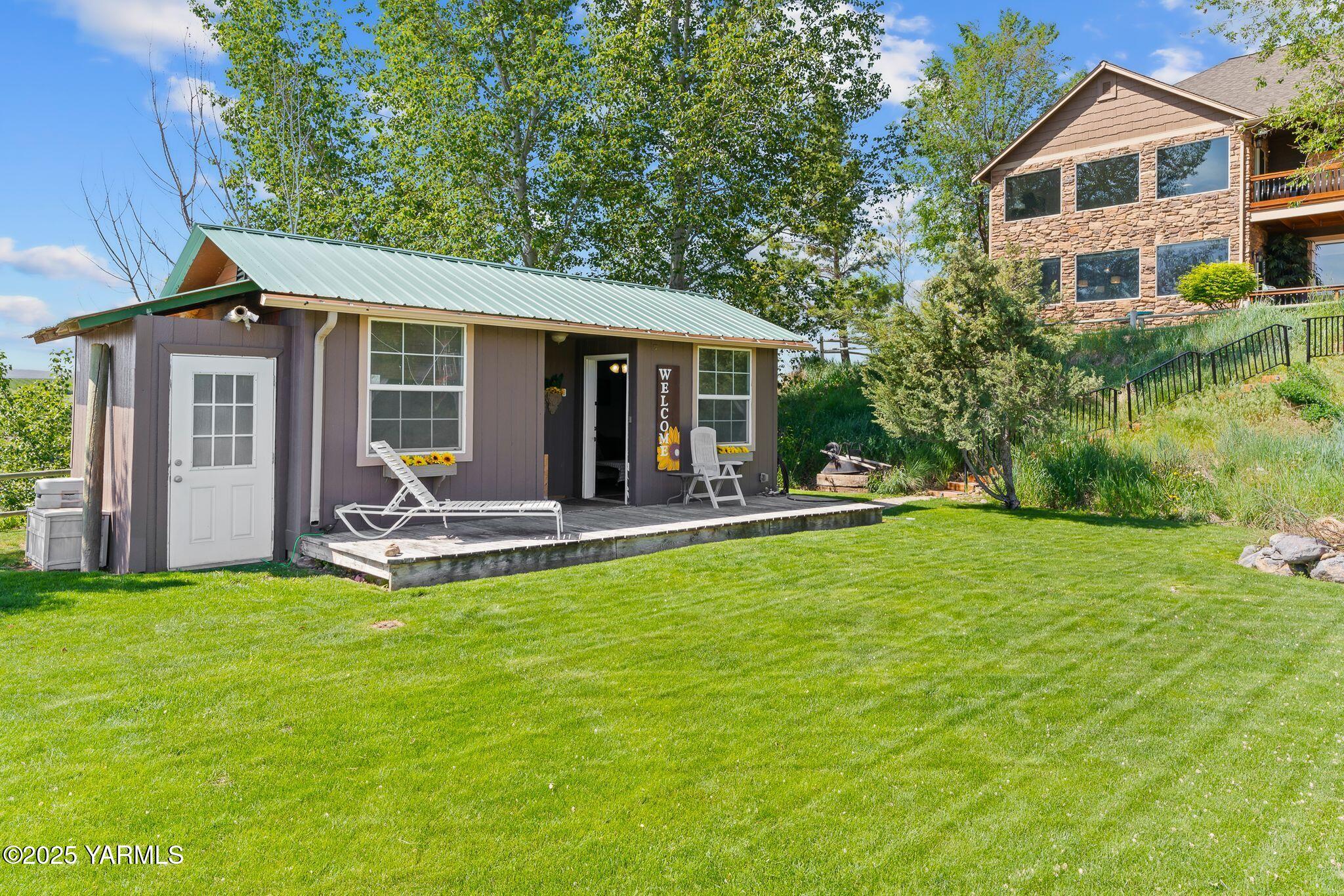 12900 Douglas Road Yakima, WA 98908 - Photo 41 of 62 Charming Guest cottage