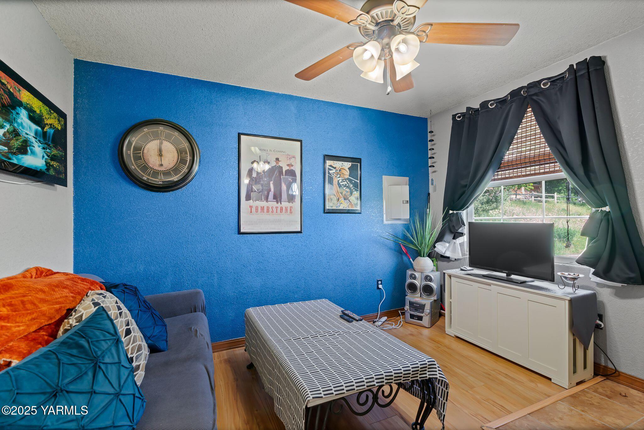 12900 Douglas Road Yakima, WA 98908 - Photo 42 of 62 a view of a livingroom with furniture and a window