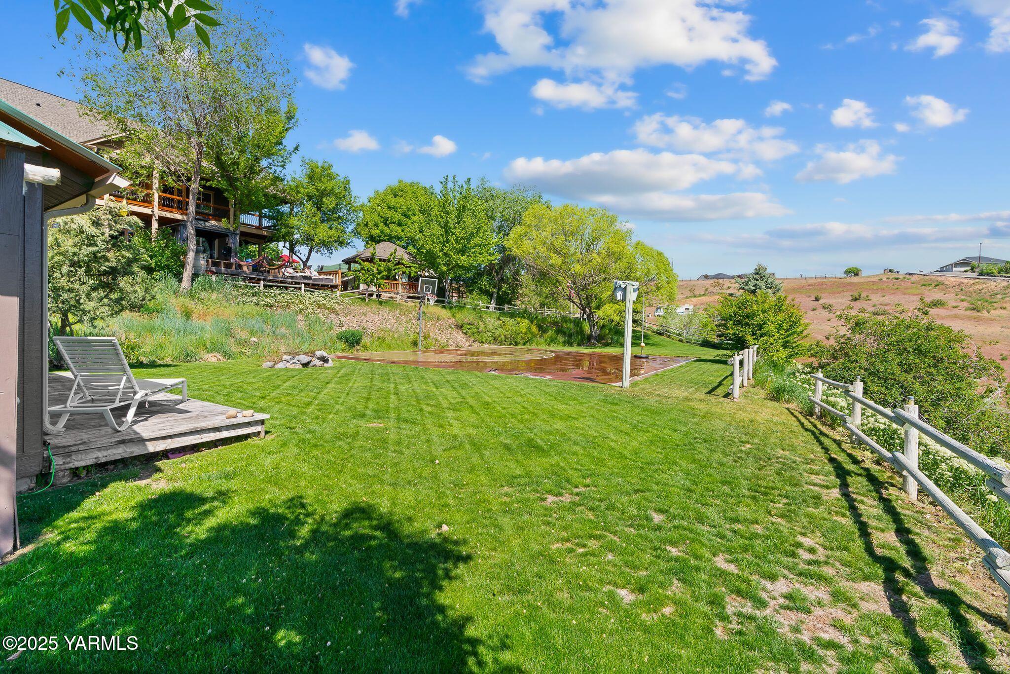 12900 Douglas Road Yakima, WA 98908 - Photo 45 of 62 a view of yard with green space