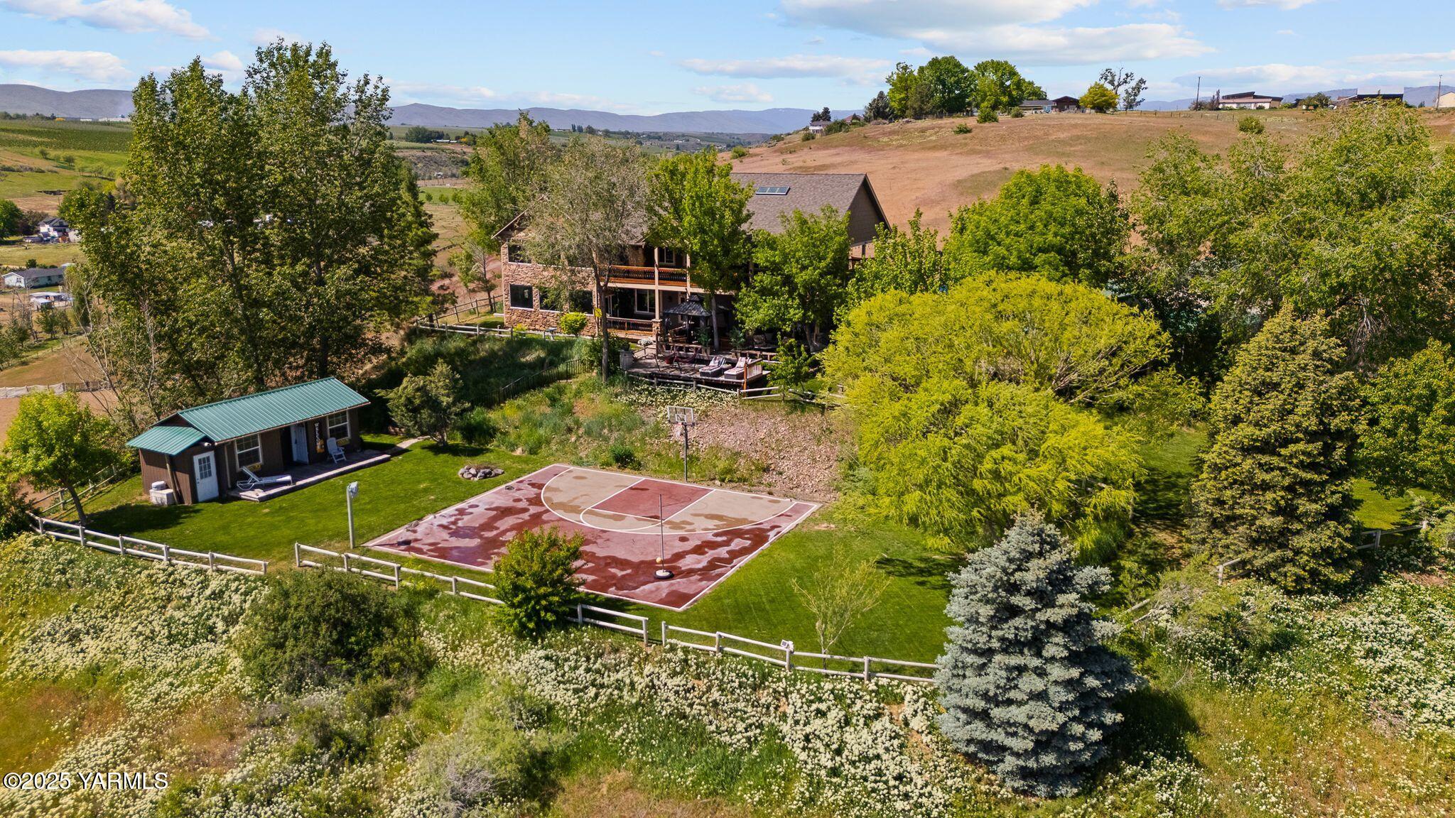 12900 Douglas Road Yakima, WA 98908 - Photo 56 of 62 Laid back luxury in a truly serene setti