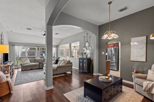 $325,000 | 2618 Los Alamos Circle, Deer Park, TX 77536
