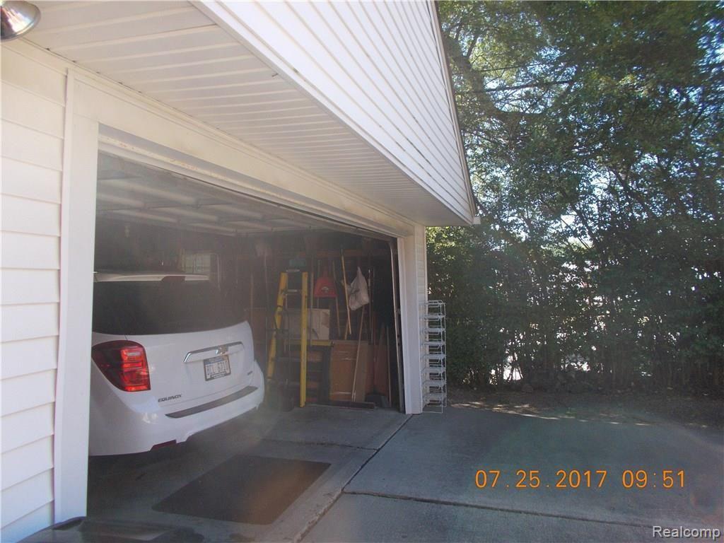 3488 Wakefield Road Berkley, MI 48072 - Photo 7 of 36