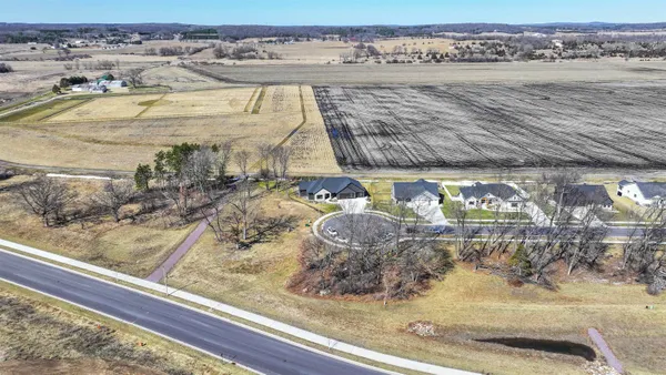 $839,900 | 405 Prairie View, Portage, WI 53901