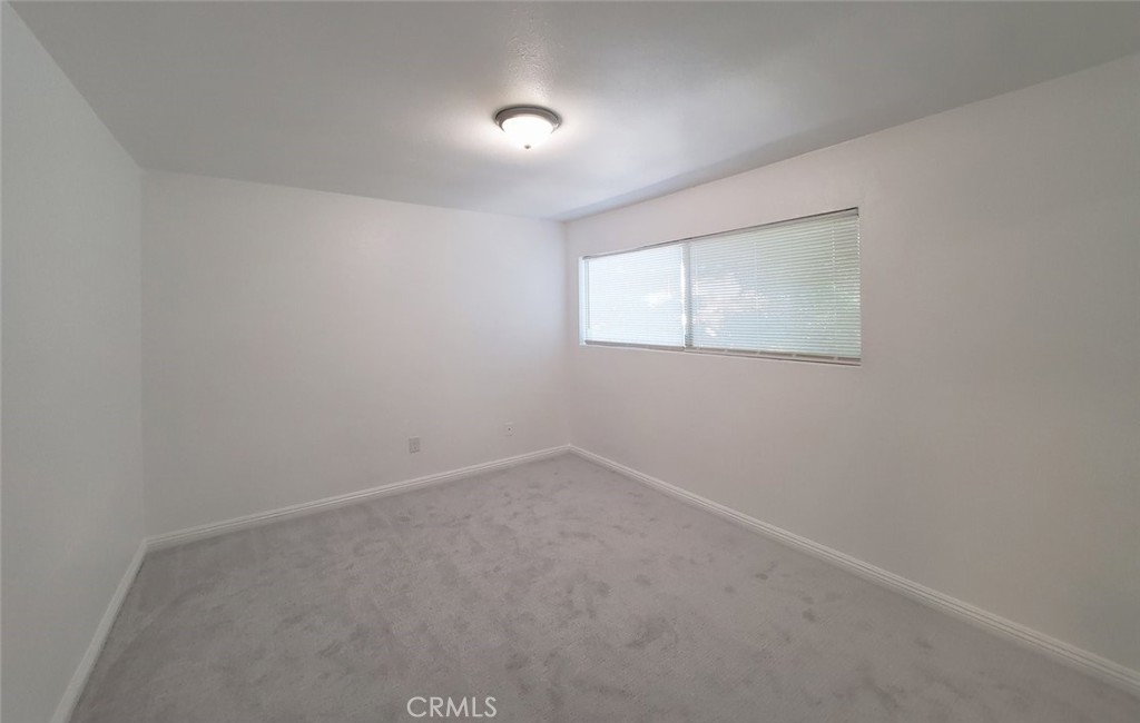 2020 West 23rd Street, Unit 17 Long Beach, CA 90810 - Photo 21 of 28 an empty room with a window