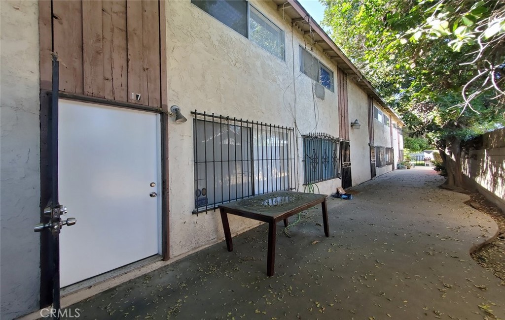 2020 West 23rd Street, Unit 17 Long Beach, CA 90810 - Photo 7 of 28 a view of a house with backyard and sitting area