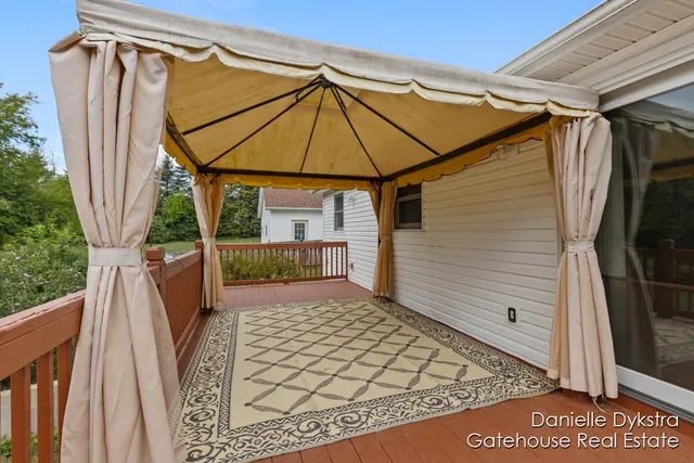 $450,000 | 10675 Mieras Drive Northeast, Sparta, MI 49345