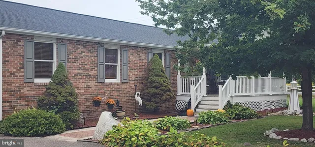 a view of house with yard