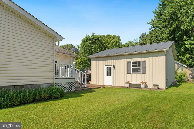 a view of backyard of house