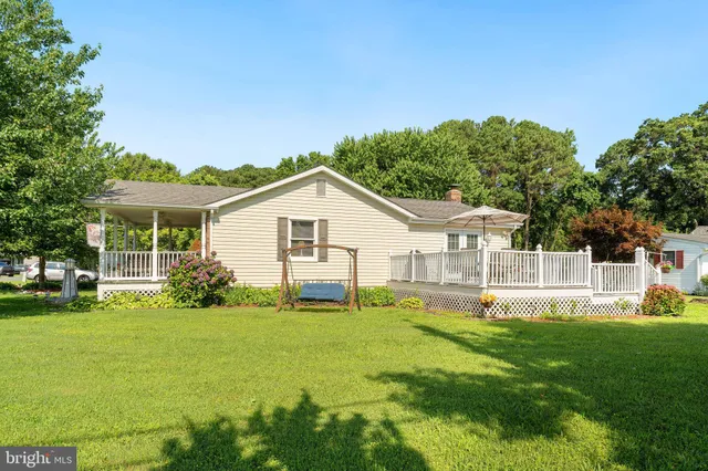 a view of a house with a yard and plants