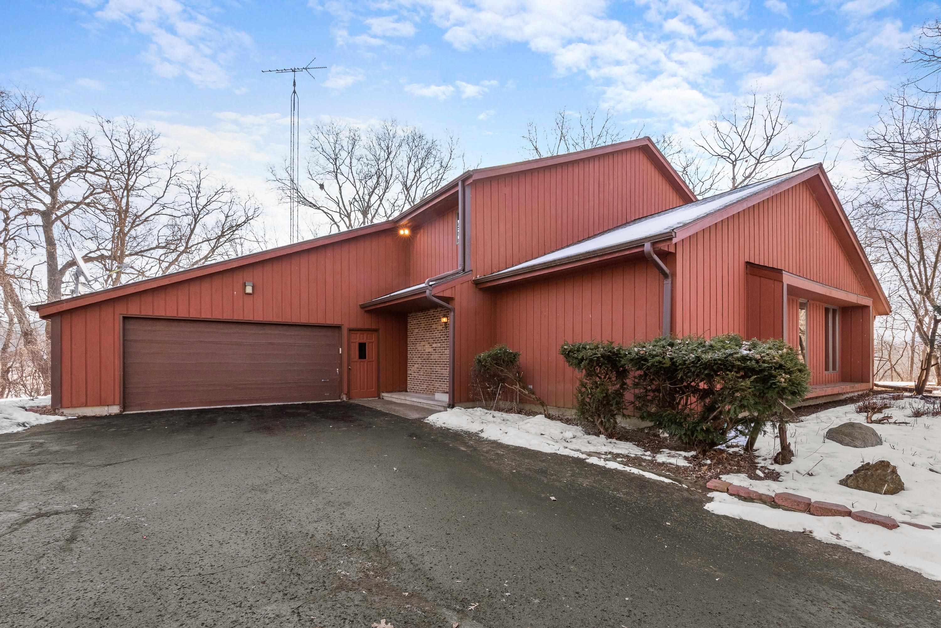 N6614 South Crystal Lake Road Beaver Dam, WI 53916 - Photo 3 of 51