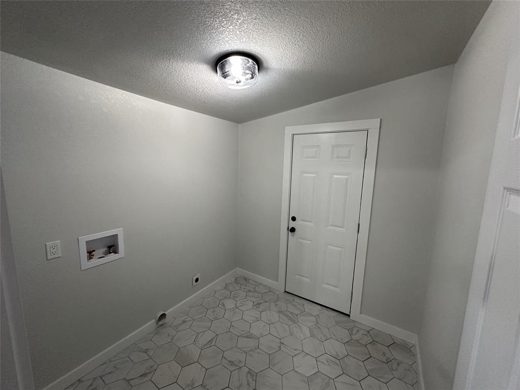 401 Walker Street Glen Rose, TX 76043 - Photo 6 of 10 a view of a hallway
