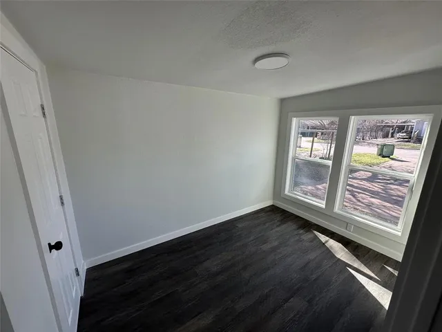 $1,400 | 401 Walker Street, Glen Rose, TX 76043