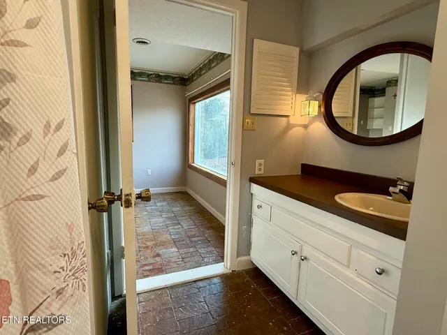 $385,000 | 221 Brakebill Road, Knoxville, TN 37924