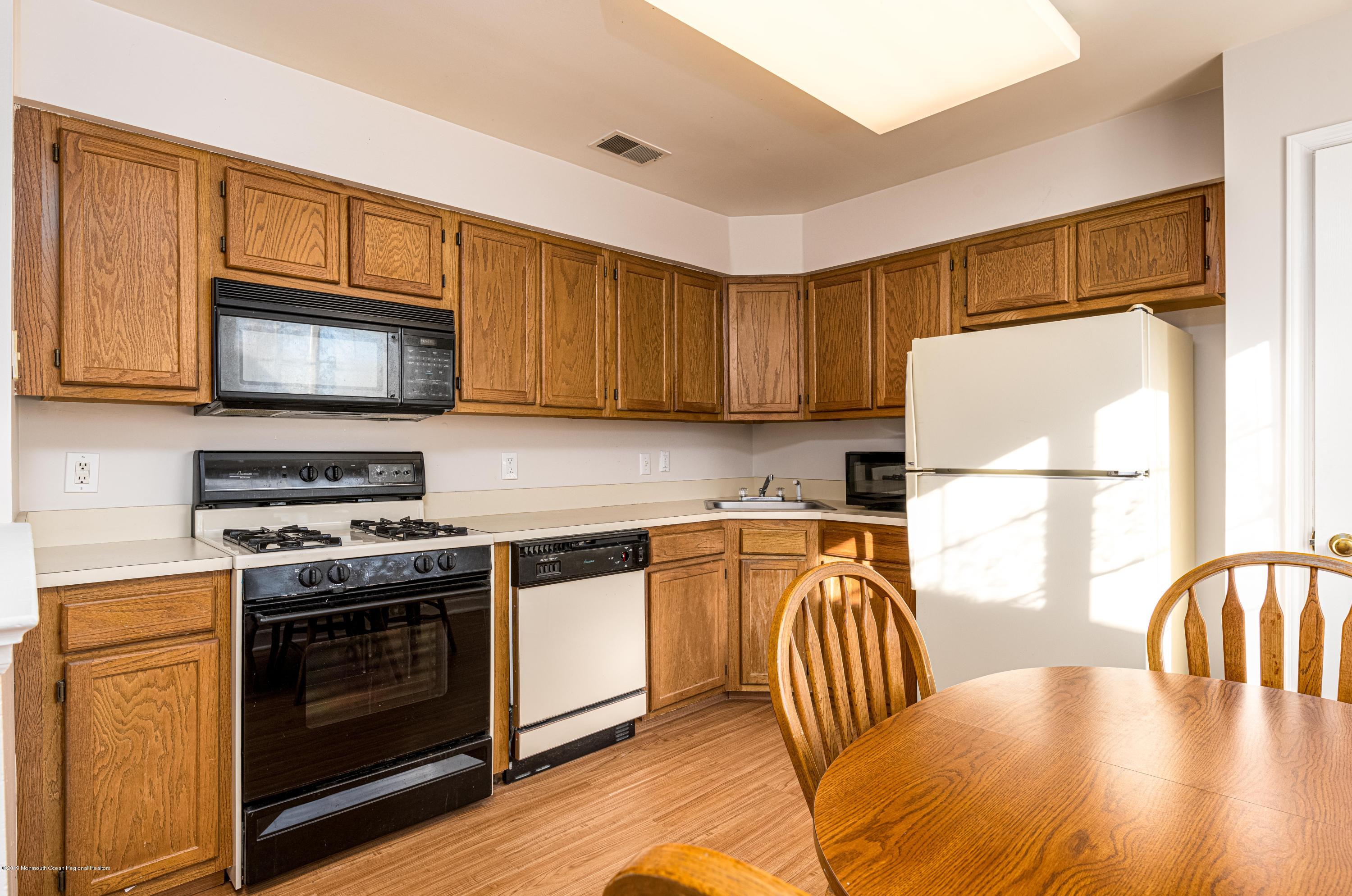 72 F Winthrop Road, Unit 72F Monroe Township, NJ 08831 - Photo 2 of 28 Eat-In Kitchen