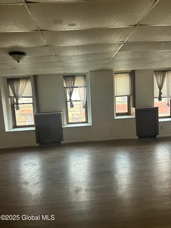 $1,600 | 300 Ontario Street, Unit 2, Cohoes, NY 12047