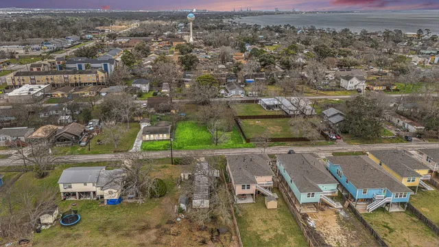 $44,000 | 402 Bay Oaks Drive, La Porte, TX 77571