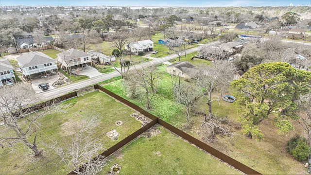 $44,000 | 402 Bay Oaks Drive, La Porte, TX 77571