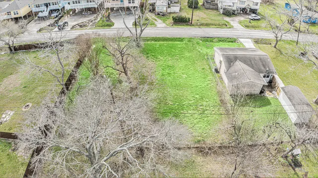 $44,000 | 402 Bay Oaks Drive, La Porte, TX 77571