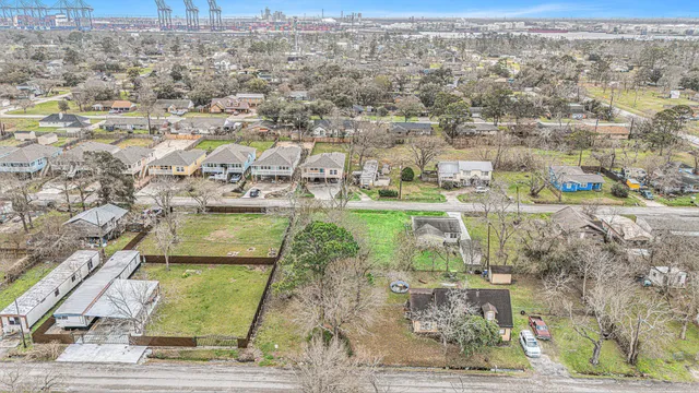 $44,000 | 402 Bay Oaks Drive, La Porte, TX 77571