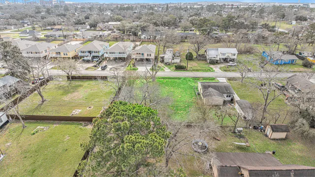 $44,000 | 402 Bay Oaks Drive, La Porte, TX 77571