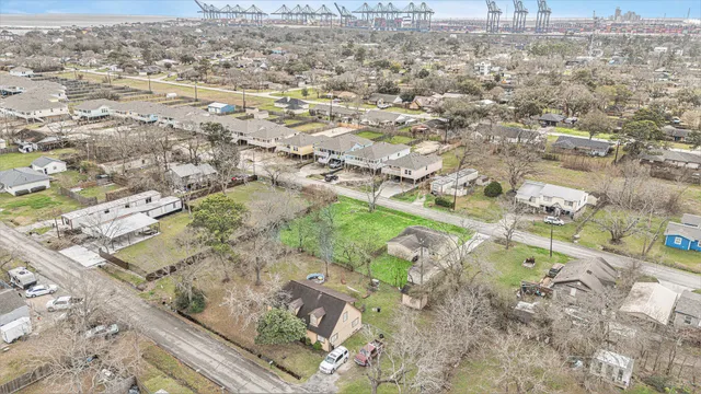 $44,000 | 402 Bay Oaks Drive, La Porte, TX 77571