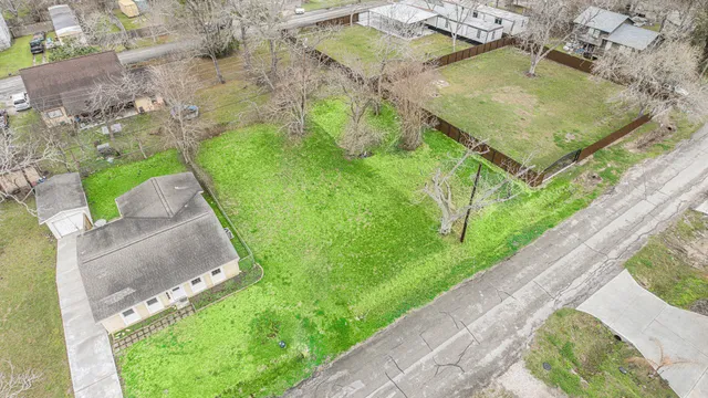 $44,000 | 402 Bay Oaks Drive, La Porte, TX 77571