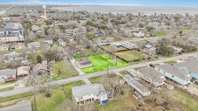 $44,000 | 402 Bay Oaks Drive, La Porte, TX 77571