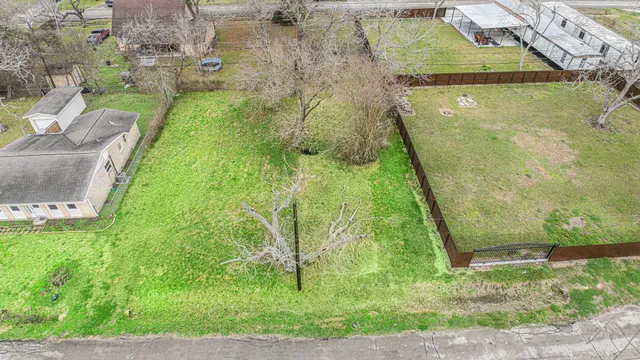 $44,000 | 402 Bay Oaks Drive, La Porte, TX 77571