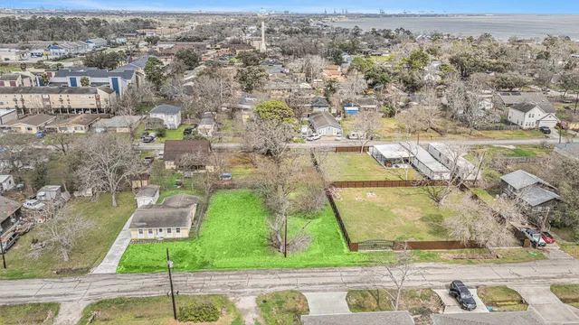 $44,000 | 402 Bay Oaks Drive, La Porte, TX 77571