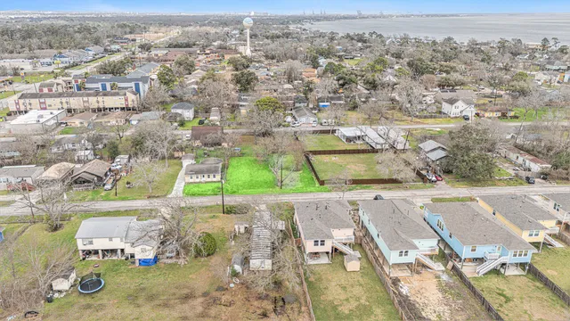 $44,000 | 402 Bay Oaks Drive, La Porte, TX 77571